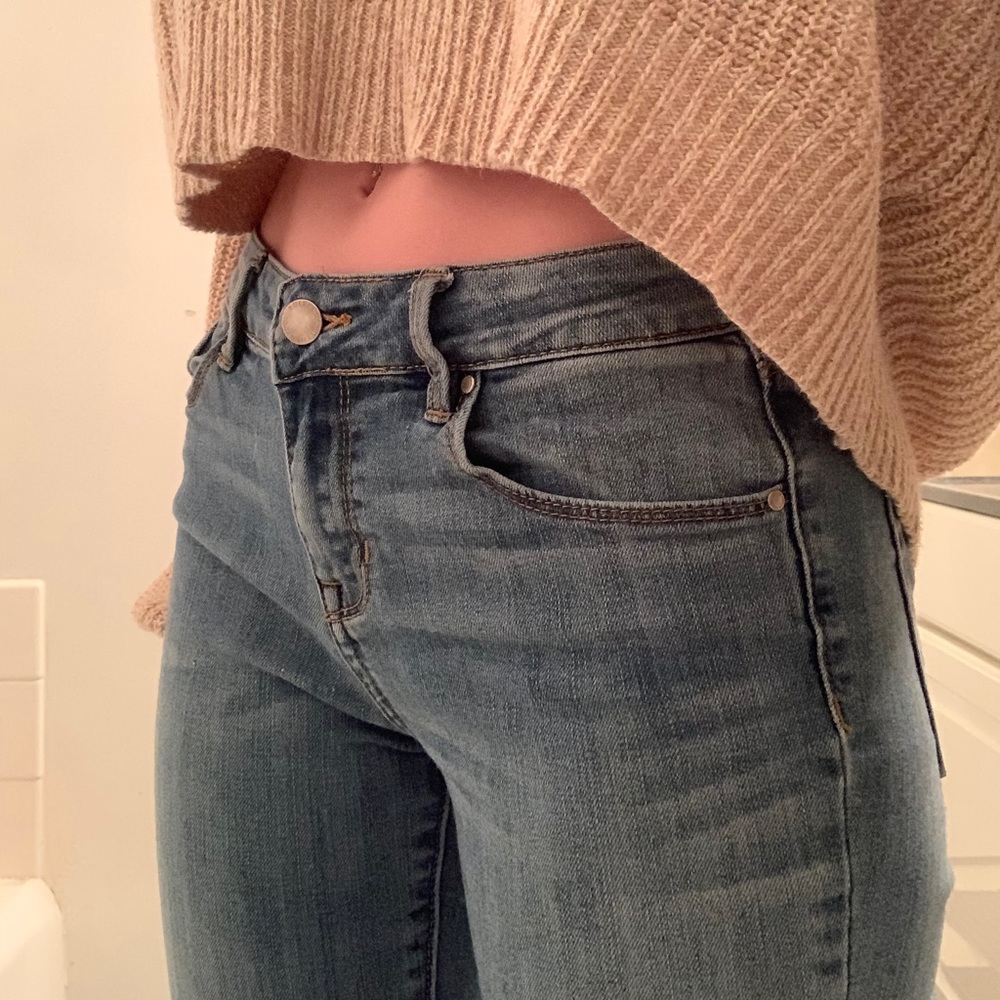 ✨Bullhead Mid Rise Skinny Jeans ✨ - Picture 2 of 13